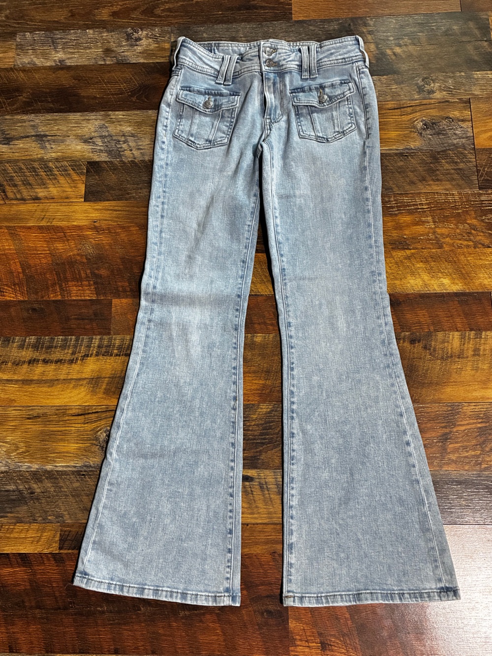 Light Wash Women's Jeans - Classic Slim Fit